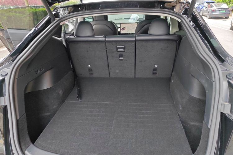 Used Tesla Model Y 2021 Standard Range Rear-Wheel Drive Version Trunk