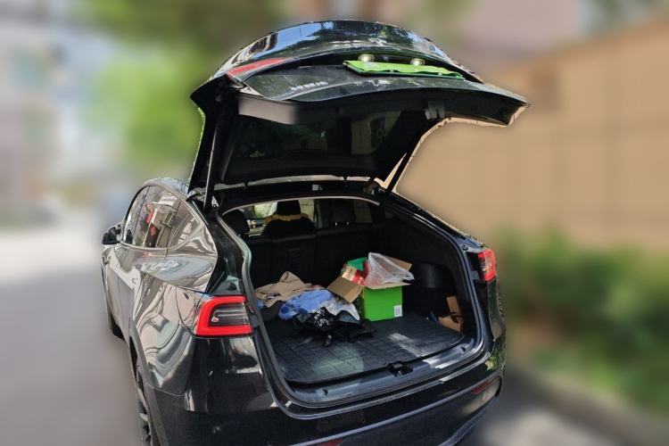 Used Tesla Model Y 2021 Standard Range Rear-Wheel Drive Version Trunk