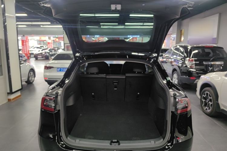 Used Tesla Model Y 2021 Standard Range Rear-Wheel Drive Version Trunk