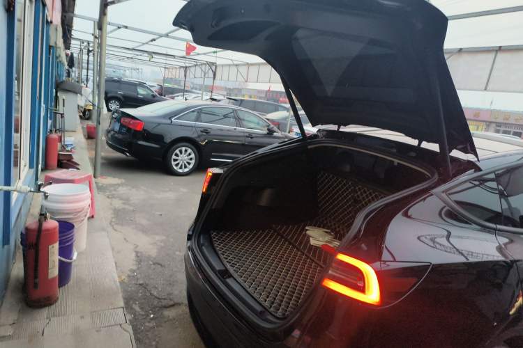Used Tesla Model Y 2021 Standard Range Rear-Wheel Drive Version Trunk