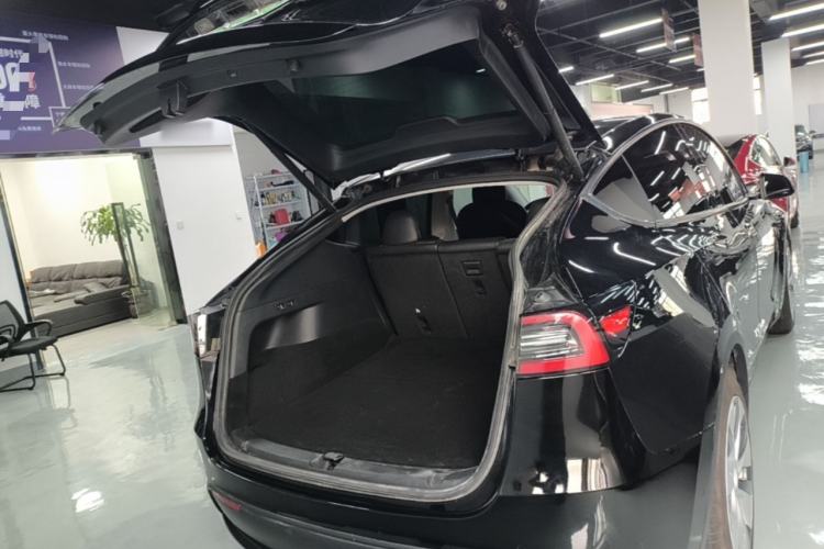 Used Tesla Model Y 2021 Standard Range Rear-Wheel Drive Version Trunk