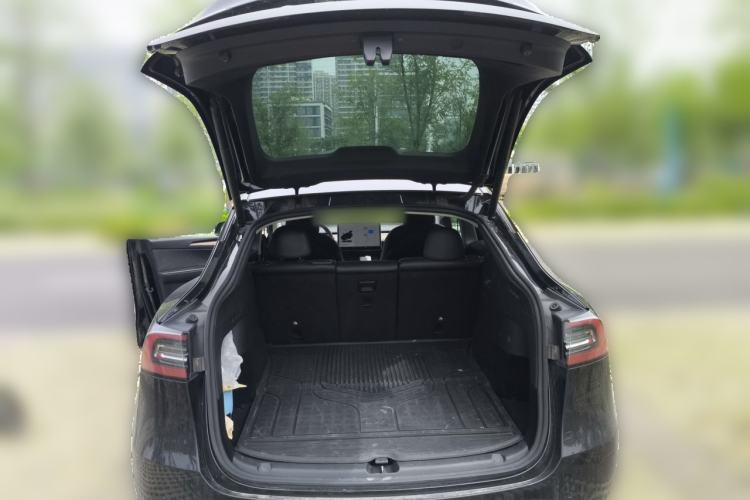 Used Tesla Model Y 2021 Standard Range Rear-Wheel Drive Version Trunk