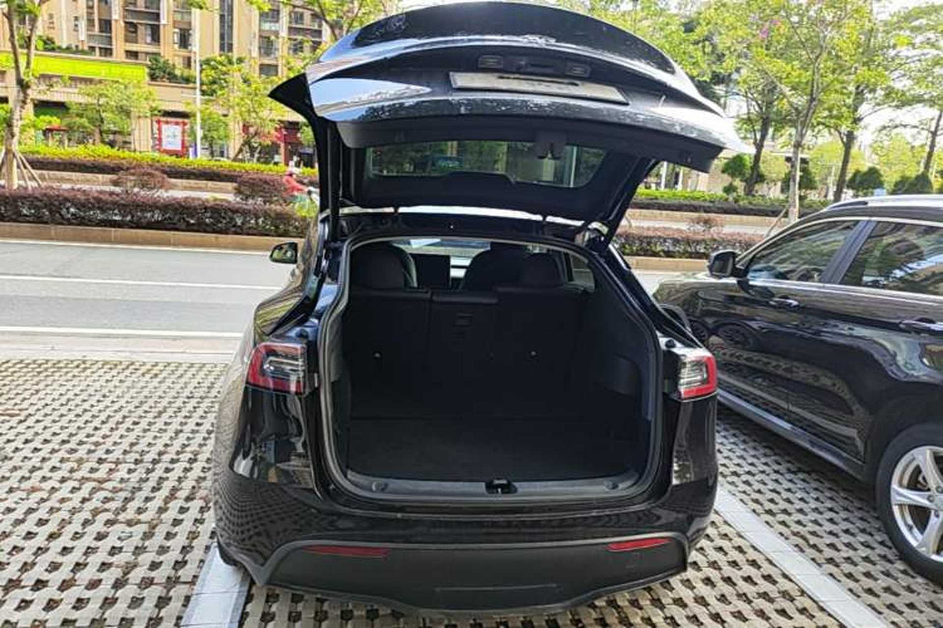 Used Tesla Model Y 2021 Standard Range Rear-Wheel Drive Version Trunk