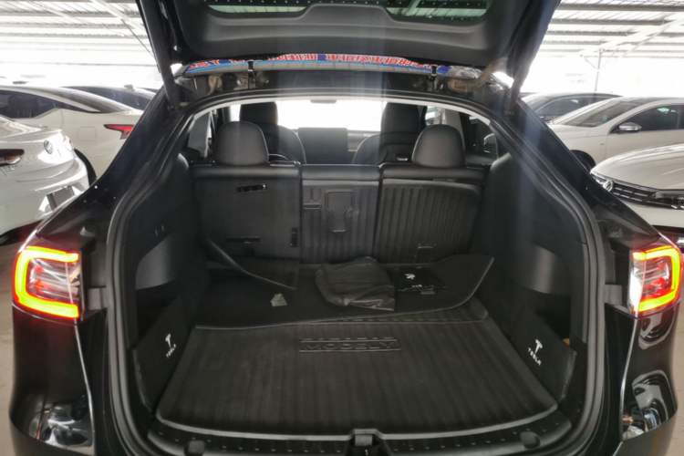 Used Tesla Model Y 2021 Standard Range Rear-Wheel Drive Version Trunk