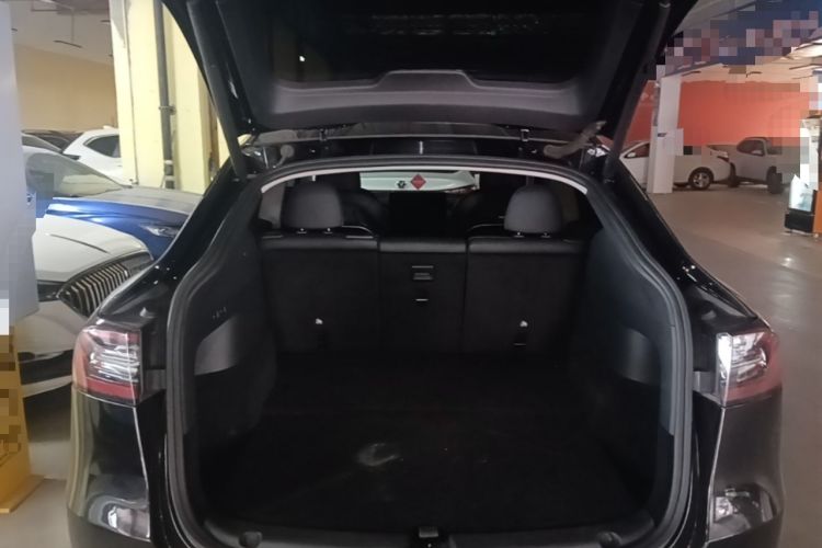 Used Tesla Model Y 2021 Long-Range All-Wheel-Drive Version 3D7 Trunk