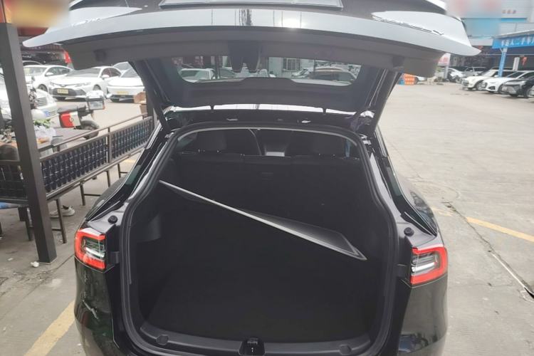 Used Tesla Model Y 2021 Standard Range Rear-Wheel Drive Version Trunk