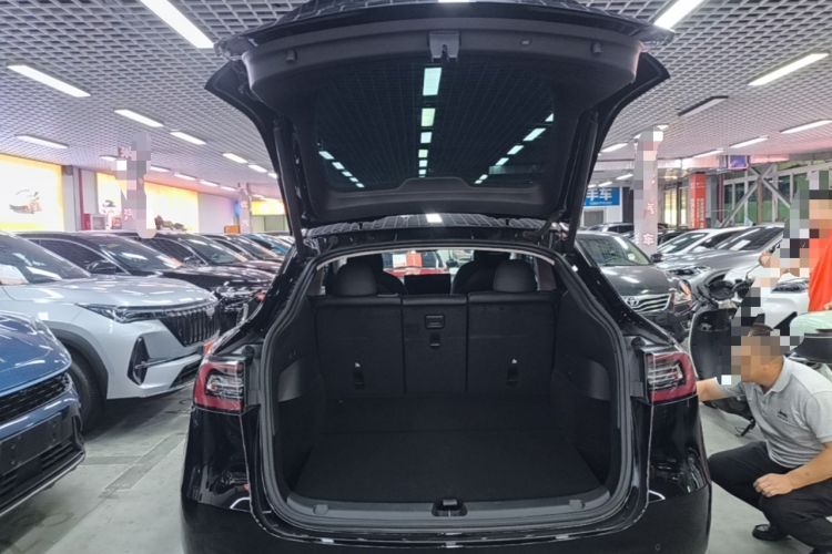 Used Tesla Model Y 2021 Standard Range Rear-Wheel Drive Version Trunk
