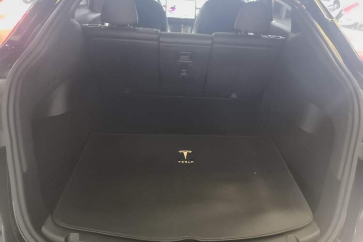 Used Tesla Model Y 2021 Standard Range Rear-Wheel Drive Version Trunk