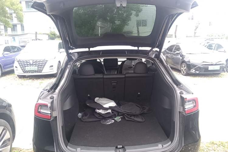 Used Tesla Model Y 2021 Long-Range All-Wheel-Drive Version 3D7 Trunk