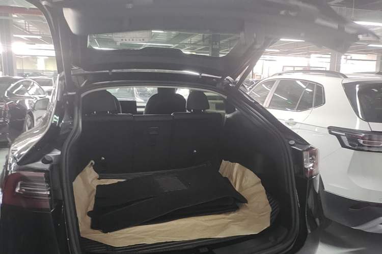 Used Tesla Model Y 2021 Long-Range All-Wheel-Drive Version Trunk