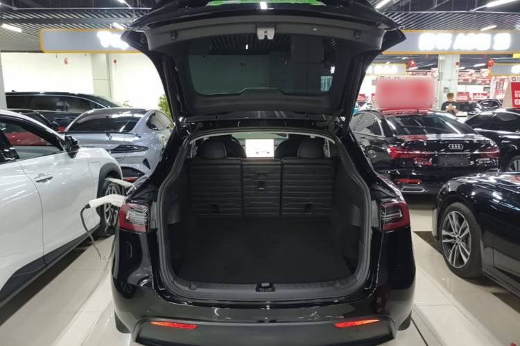 Used Tesla Model Y 2021 Standard Range Rear-Wheel Drive Version Trunk