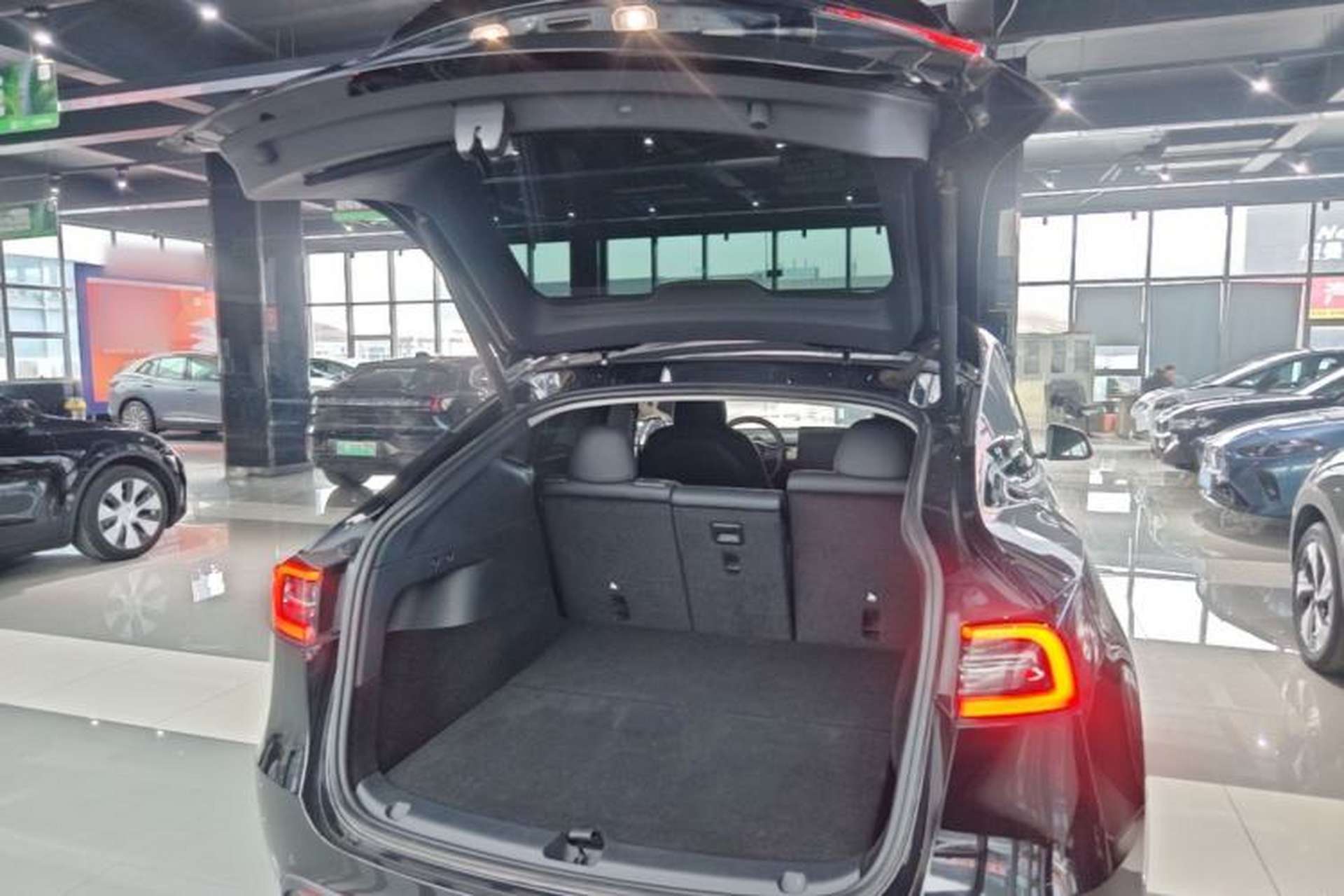 Used Tesla Model Y 2021 Long-Range All-Wheel-Drive Version Trunk