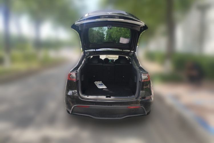Used Tesla Model Y 2021 Standard Range Rear-Wheel Drive Version Trunk