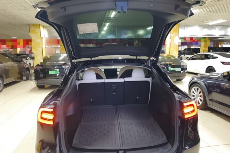 Used Tesla Model Y 2021 Standard Range Rear-Wheel Drive Version Trunk