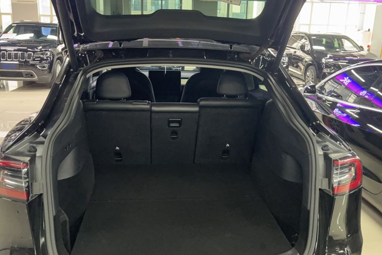 Used Tesla Model Y 2021 Standard Range Rear-Wheel Drive Version Trunk