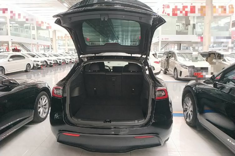 Used Tesla Model Y 2021 Standard Range Rear-Wheel Drive Version Trunk