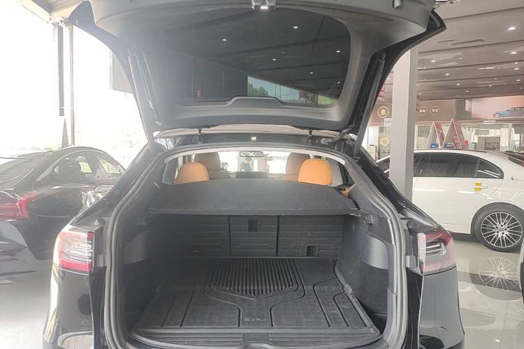 Used Tesla Model Y 2021 Long-Range All-Wheel-Drive Version 3D7 Trunk