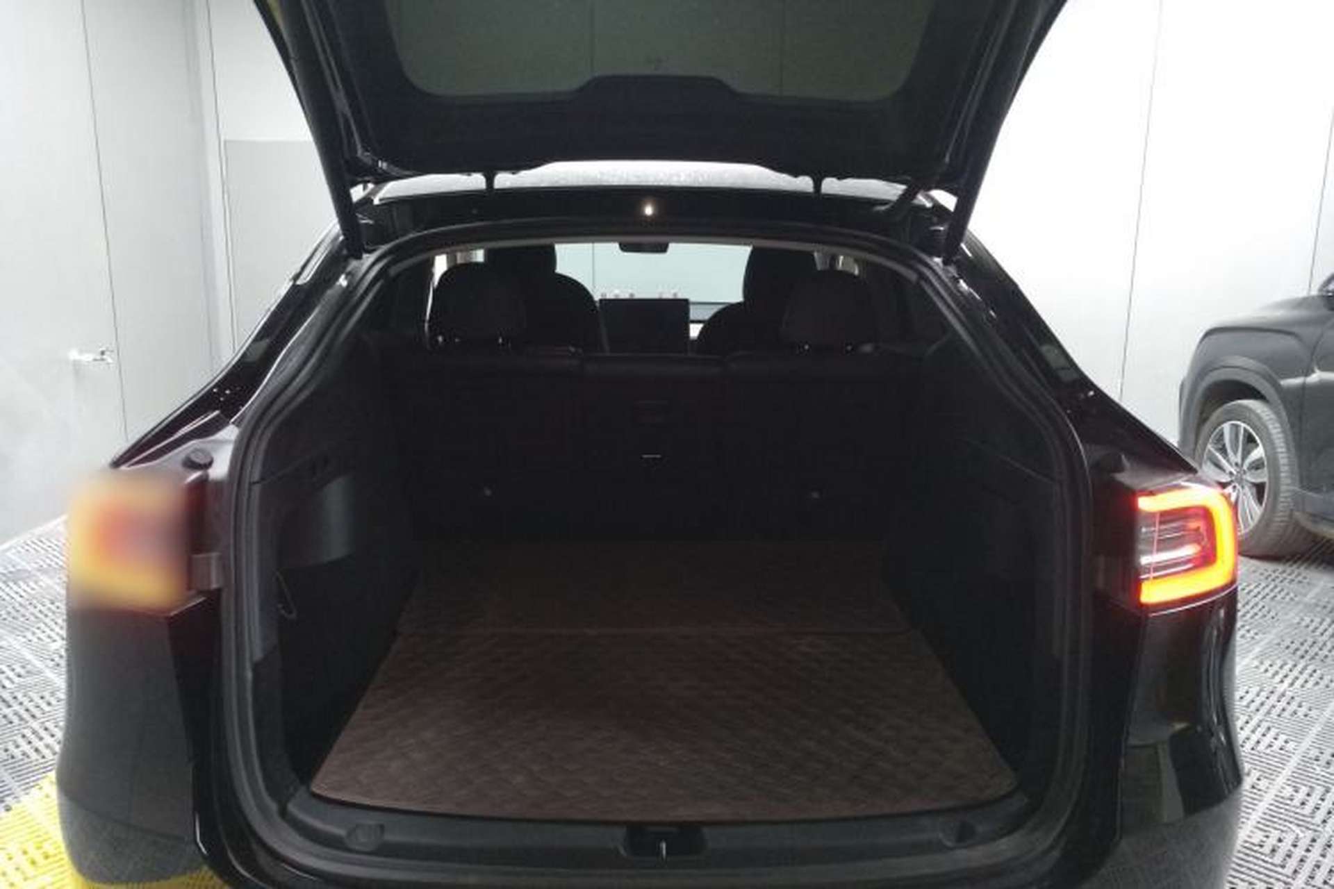 Used Tesla Model Y 2021 Standard Range Rear-Wheel Drive Version Trunk