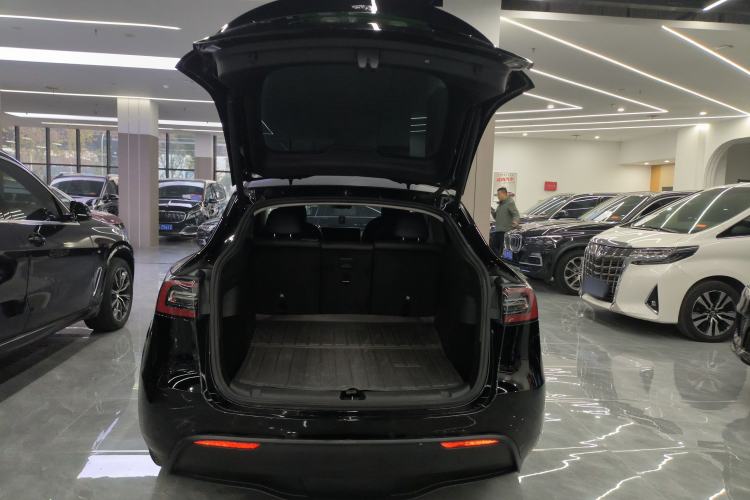 Used Tesla Model Y 2021 Standard Range Rear-Wheel Drive Version Trunk