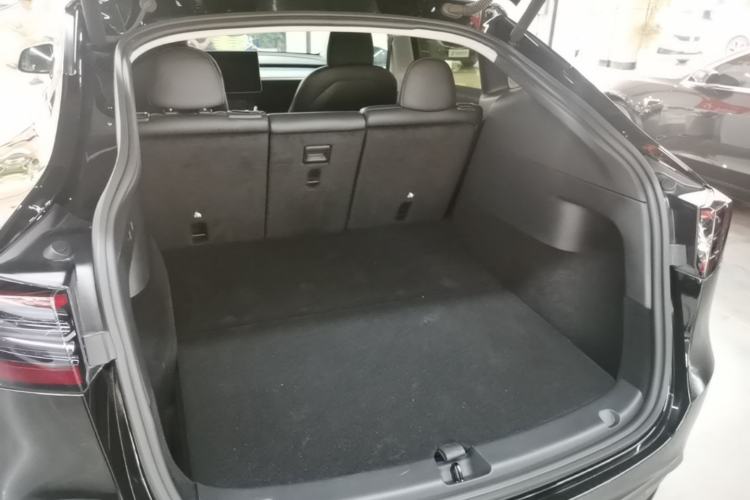 Used Tesla Model Y 2021 Standard Range Rear-Wheel Drive Version Trunk