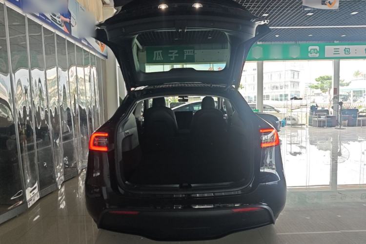 Used Tesla Model Y 2021 Standard Range Rear-Wheel Drive Version Trunk
