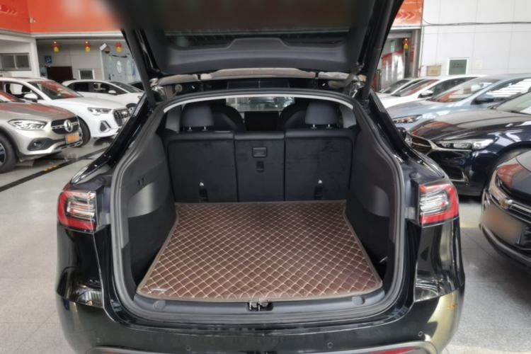 Used Tesla Model Y 2021 Standard Range Rear-Wheel Drive Version Trunk