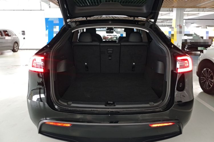 Used Tesla Model Y 2021 Long-Range All-Wheel-Drive Version Trunk