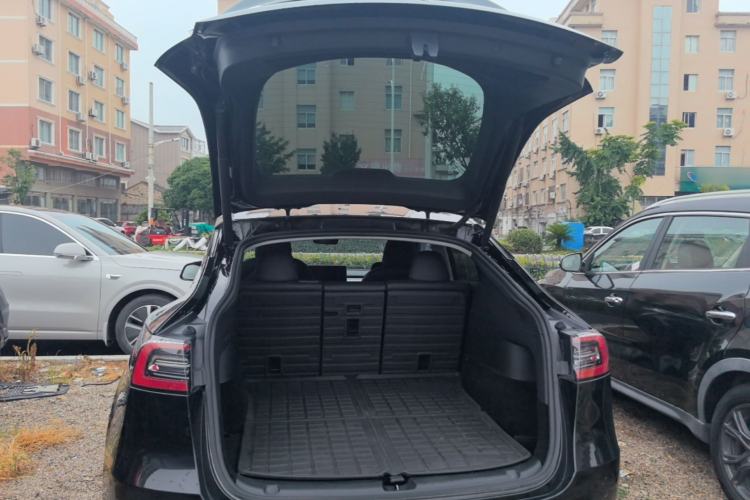 Used Tesla Model Y 2021 Standard Range Rear-Wheel Drive Version Trunk
