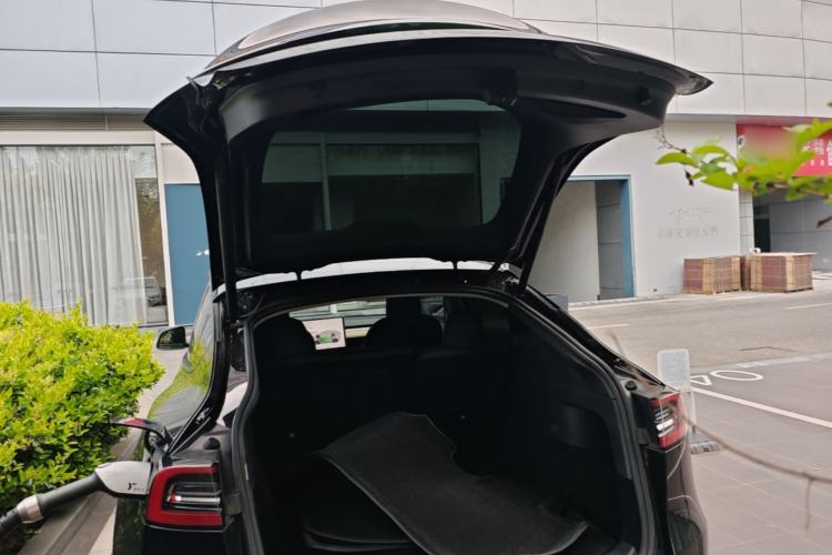 Used Tesla Model Y 2021 Standard Range Rear-Wheel Drive Version Trunk
