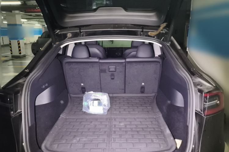 Used Tesla Model Y 2021 Long-Range All-Wheel-Drive Version Trunk