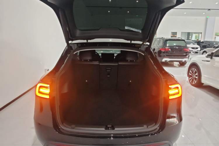 Used Tesla Model Y 2021 Standard Range Rear-Wheel Drive Version Trunk