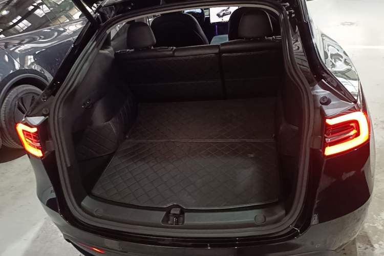 Used Tesla Model Y 2021 Performance High-Performance All-Wheel-Drive Version Trunk
