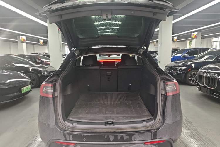 Used Tesla Model Y 2021 Standard Range Rear-Wheel Drive Version Trunk