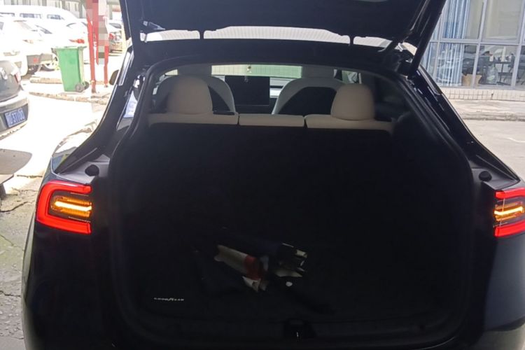Used Tesla Model Y 2021 Long-Range All-Wheel-Drive Version 3D7 Trunk