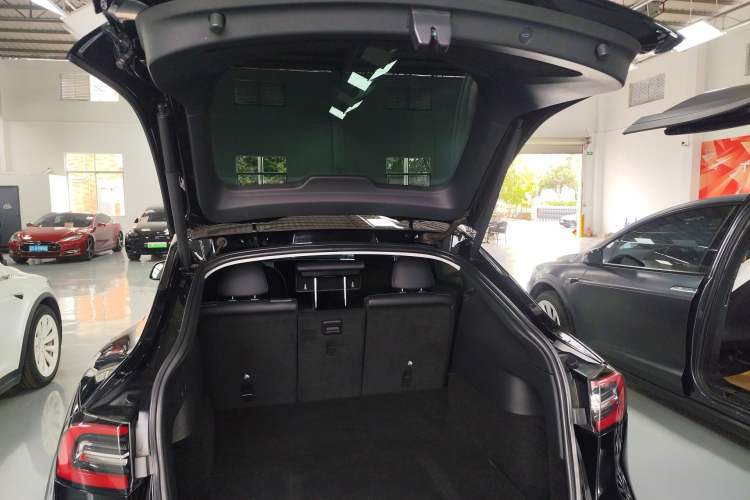 Used Tesla Model Y 2021 Standard Range Rear-Wheel Drive Version Trunk