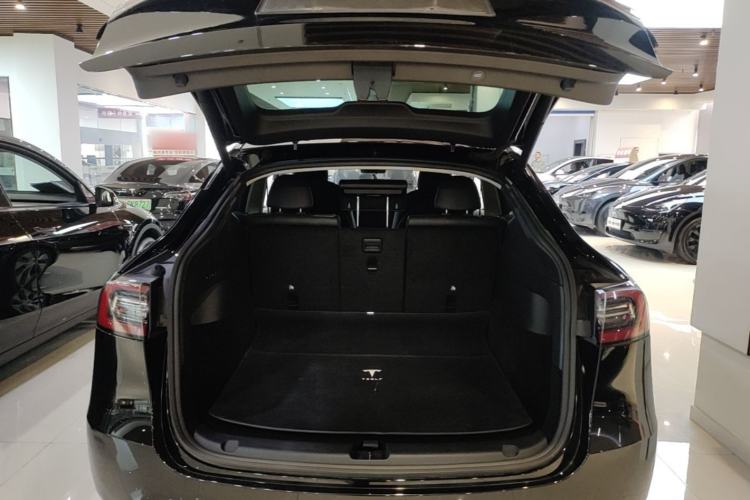 Used Tesla Model Y 2021 Standard Range Rear-Wheel Drive Version Trunk