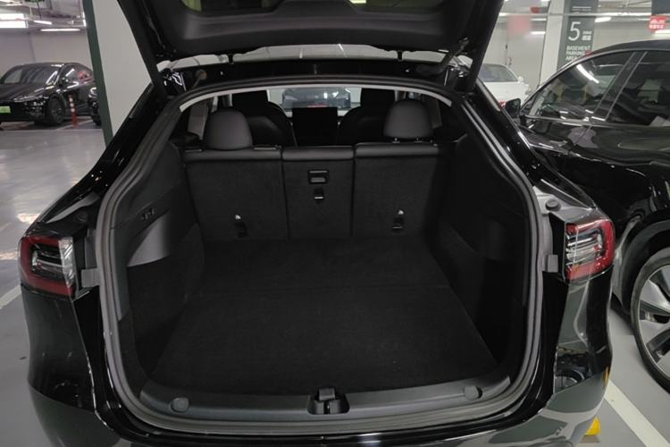 Used Tesla Model Y 2021 Standard Range Rear-Wheel Drive Version Trunk