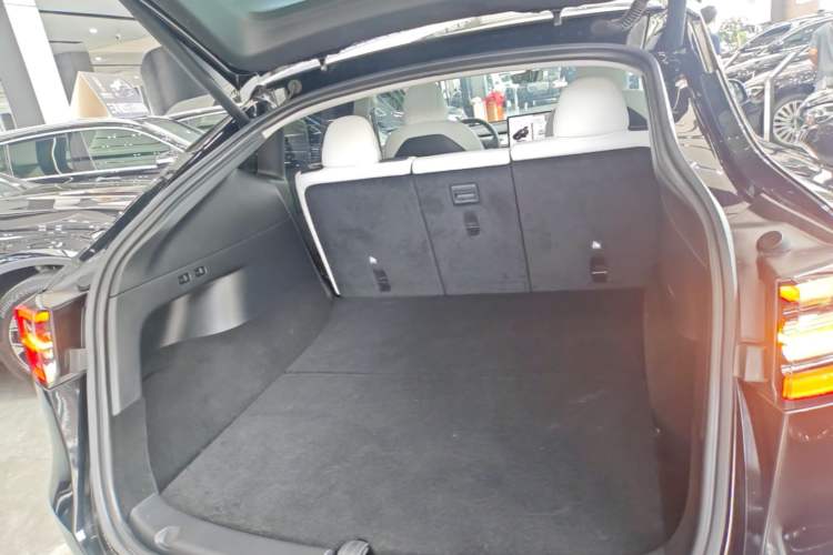 Used Tesla Model Y 2021 Long-Range All-Wheel-Drive Version 3D7 Trunk