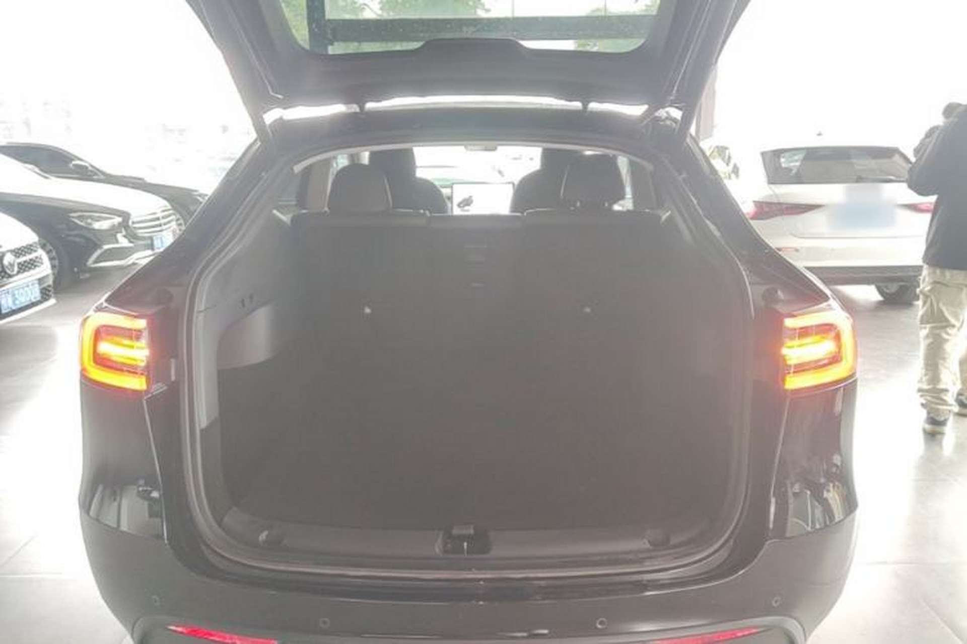 Used Tesla Model Y 2021 Standard Range Rear-Wheel Drive Version Trunk