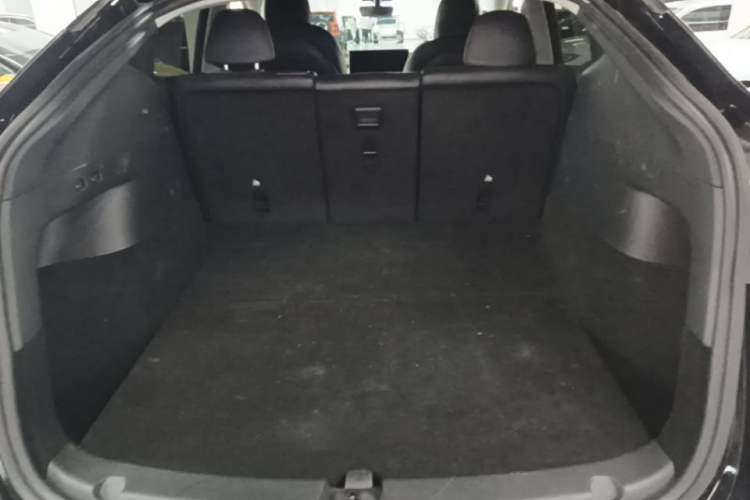 Used Tesla Model Y 2021 Standard Range Rear-Wheel Drive Version Trunk