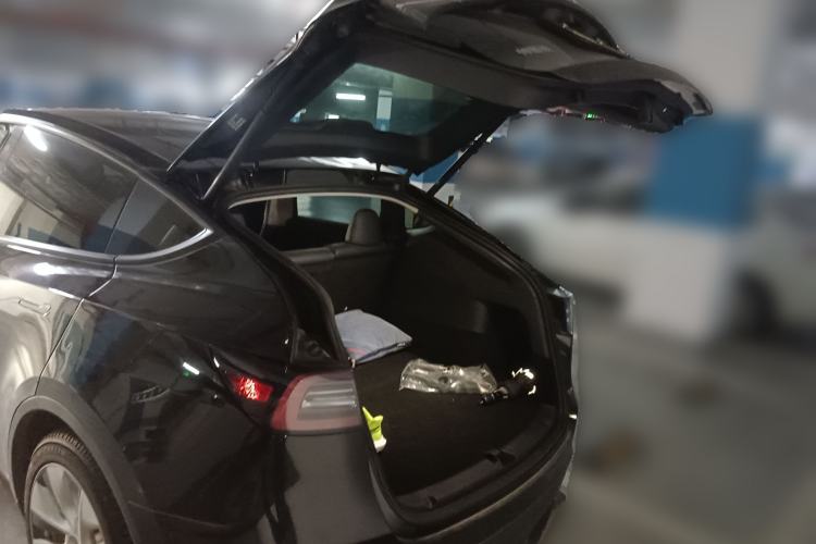 Used Tesla Model Y 2021 Standard Range Rear-Wheel Drive Version Trunk