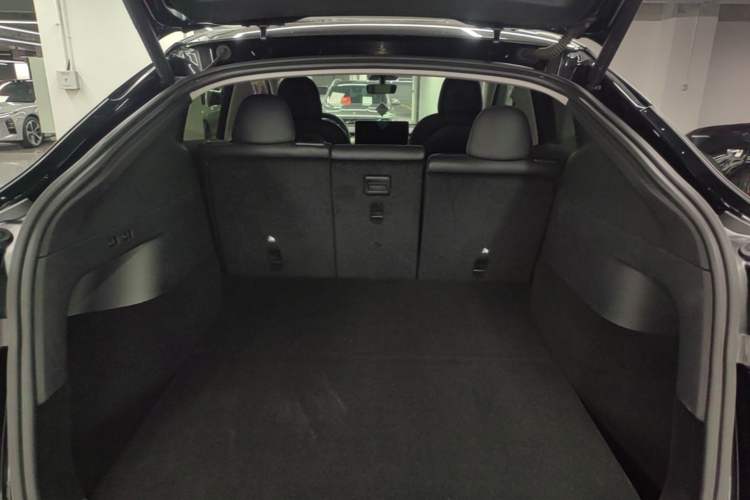 Used Tesla Model Y 2021 Standard Range Rear-Wheel Drive Version Trunk