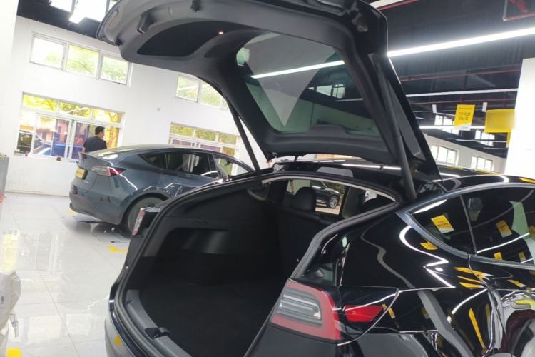 Used Tesla Model Y 2021 Standard Range Rear-Wheel Drive Version Trunk