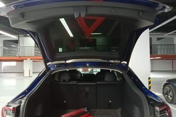 Used Tesla Model Y 2021 Standard Range Rear-Wheel Drive Version Trunk