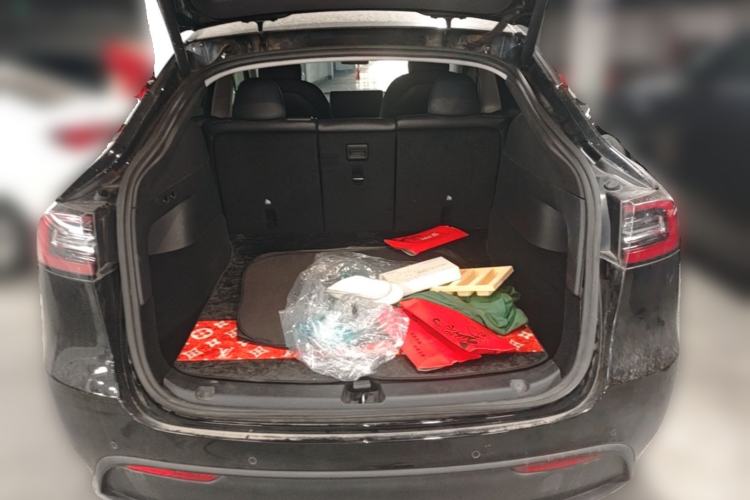 Used Tesla Model Y 2021 Standard Range Rear-Wheel Drive Version Trunk