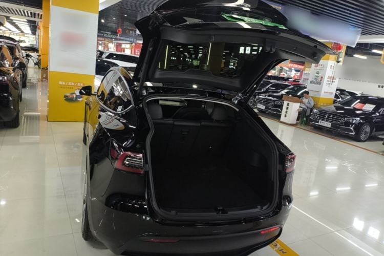 Used Tesla Model Y 2021 Standard Range Rear-Wheel Drive Version Trunk