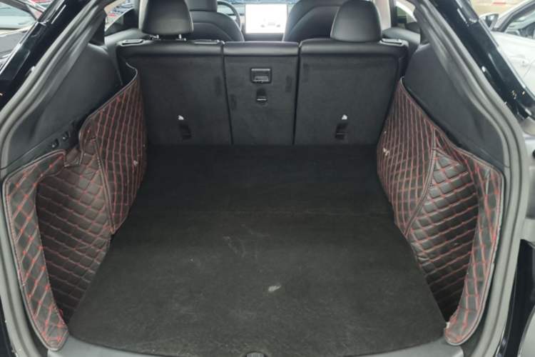 Used Tesla Model Y 2021 Standard Range Rear-Wheel Drive Version Trunk