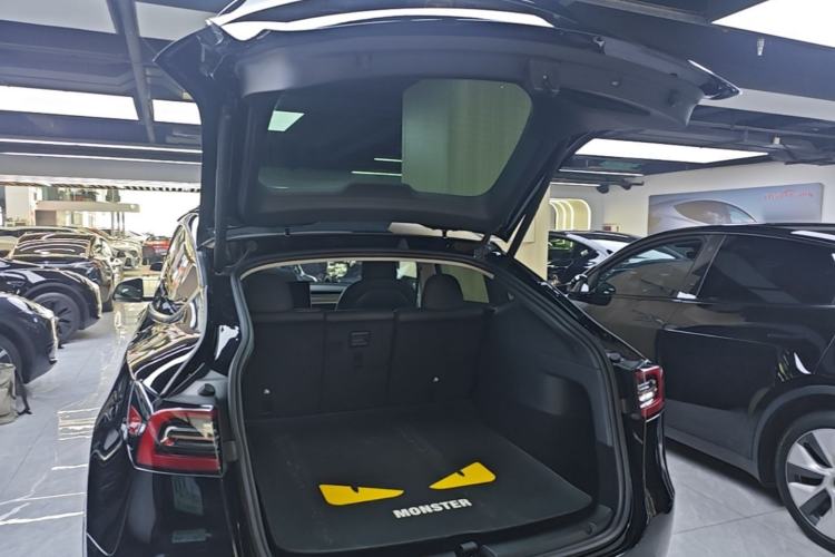 Used Tesla Model Y 2021 Long-Range All-Wheel-Drive Version Trunk
