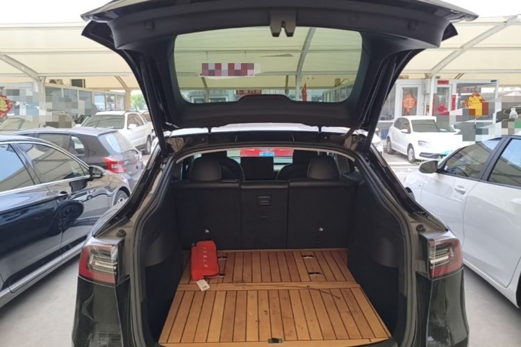 Used Tesla Model Y 2021 Standard Range Rear-Wheel Drive Version Trunk