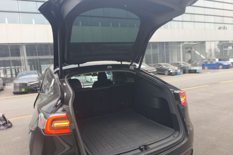 Used Tesla Model Y 2021 Standard Range Rear-Wheel Drive Version Trunk